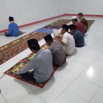 Sholat berjamaah Santri Sirojul Ummah