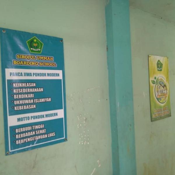 Sterilisasi pondok pesantren sebelum kedatangan santri dan orang tua siswa